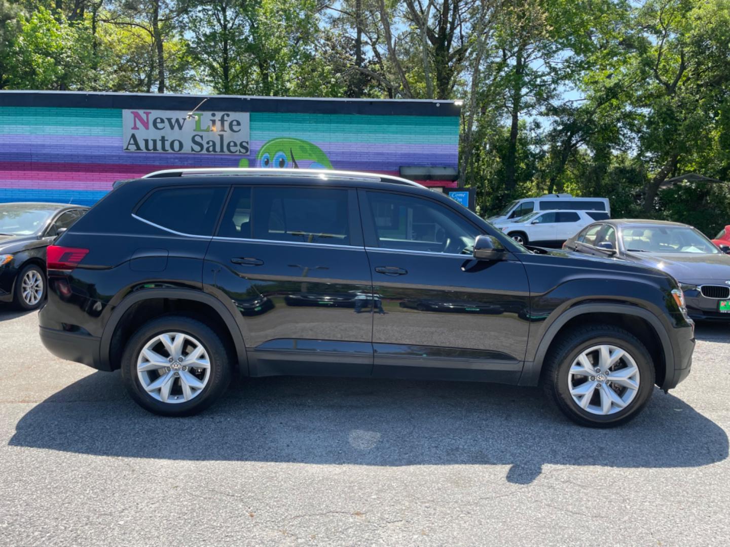 2019 BLACK VOLKSWAGEN ATLAS V6 SE (1V2DR2CA0KC) with an 3.6L engine, Automatic transmission, located at 5103 Dorchester Rd., Charleston, SC, 29418-5607, (843) 767-1122, 36.245171, -115.228050 - Local Trade-in with Gorgeous Leather Interior, Third Row Seating, Backup Camera, AUX/Bluetooth/USB, Dual Climate Control, Power Everything (windows, locks, seats, mirrors), Heated Seats, Rear In-door Sunshades, Push Button Start, Keyless Entry, Alloy Wheels. 121k miles Located at New Life Auto Sale - Photo#7